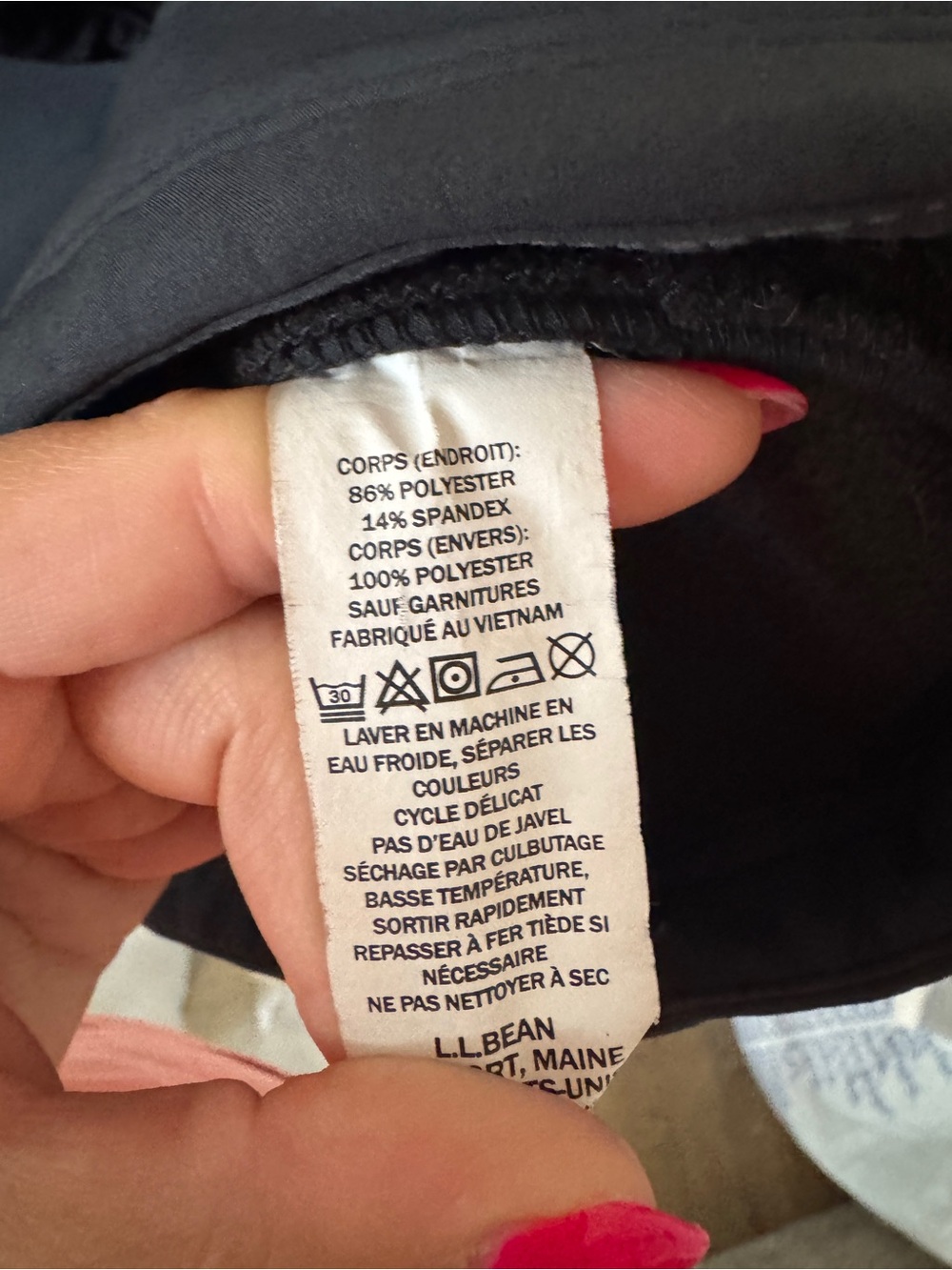 L.L. Bean Men's Windproof Softshell Jacket
Size Large - Picture 6 of 7